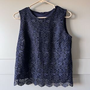 Uniqlo Floral Lace‎ Blouse Women Medium Sleeveless Navy Blue Round Neck Preppy